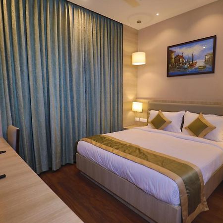 Goa Country Club Hotel Gurgaon Buitenkant foto