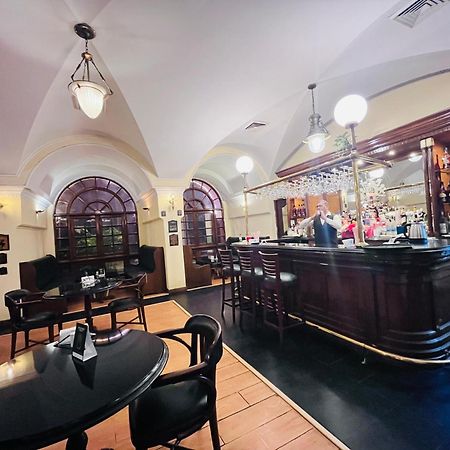 Goa Country Club Hotel Gurgaon Buitenkant foto