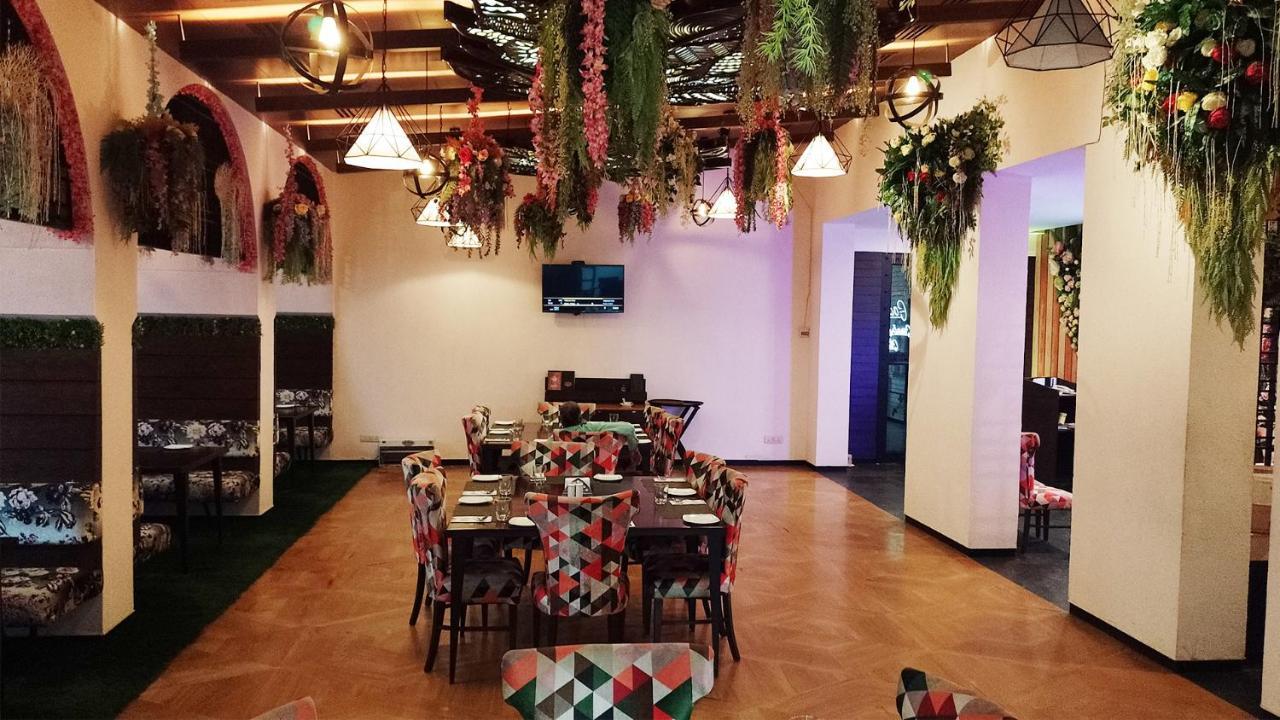Goa Country Club Hotel Gurgaon Buitenkant foto