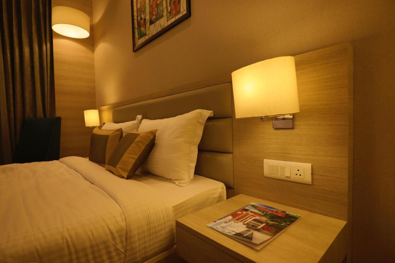 Goa Country Club Hotel Gurgaon Buitenkant foto