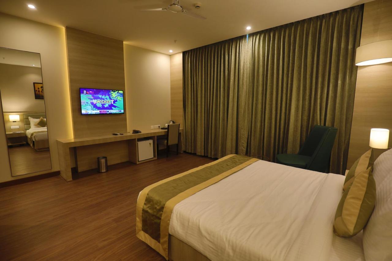 Goa Country Club Hotel Gurgaon Buitenkant foto
