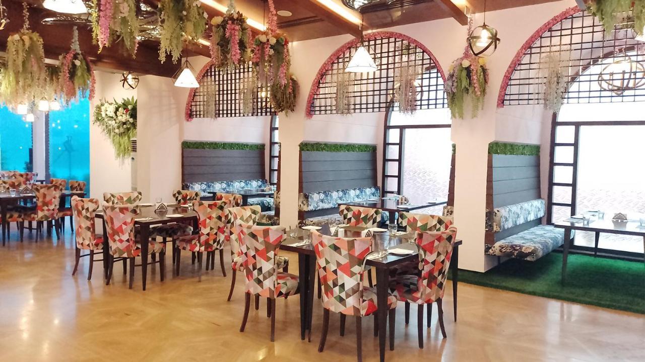 Goa Country Club Hotel Gurgaon Buitenkant foto