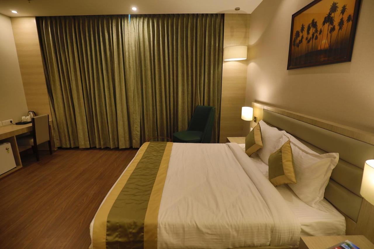 Goa Country Club Hotel Gurgaon Buitenkant foto