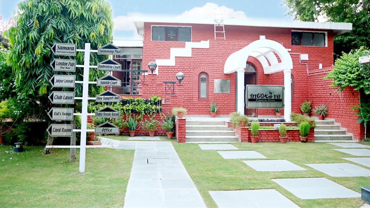 Goa Country Club Hotel Gurgaon Buitenkant foto