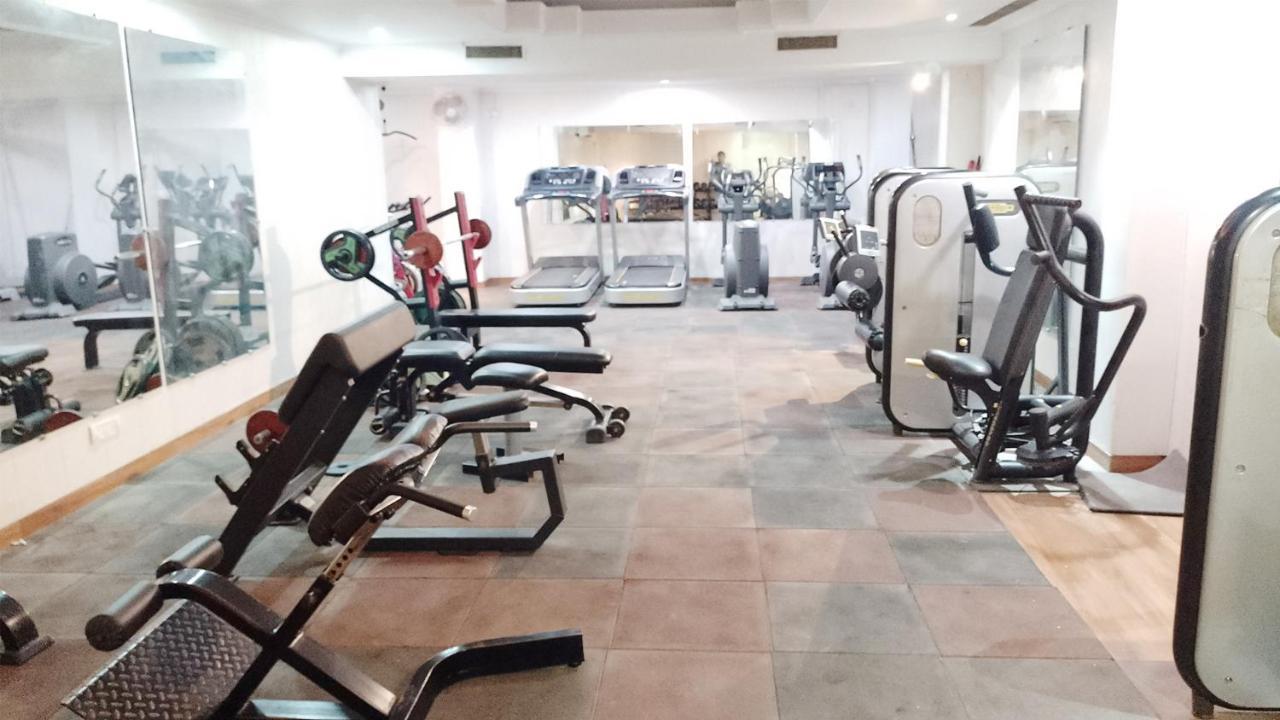Goa Country Club Hotel Gurgaon Buitenkant foto