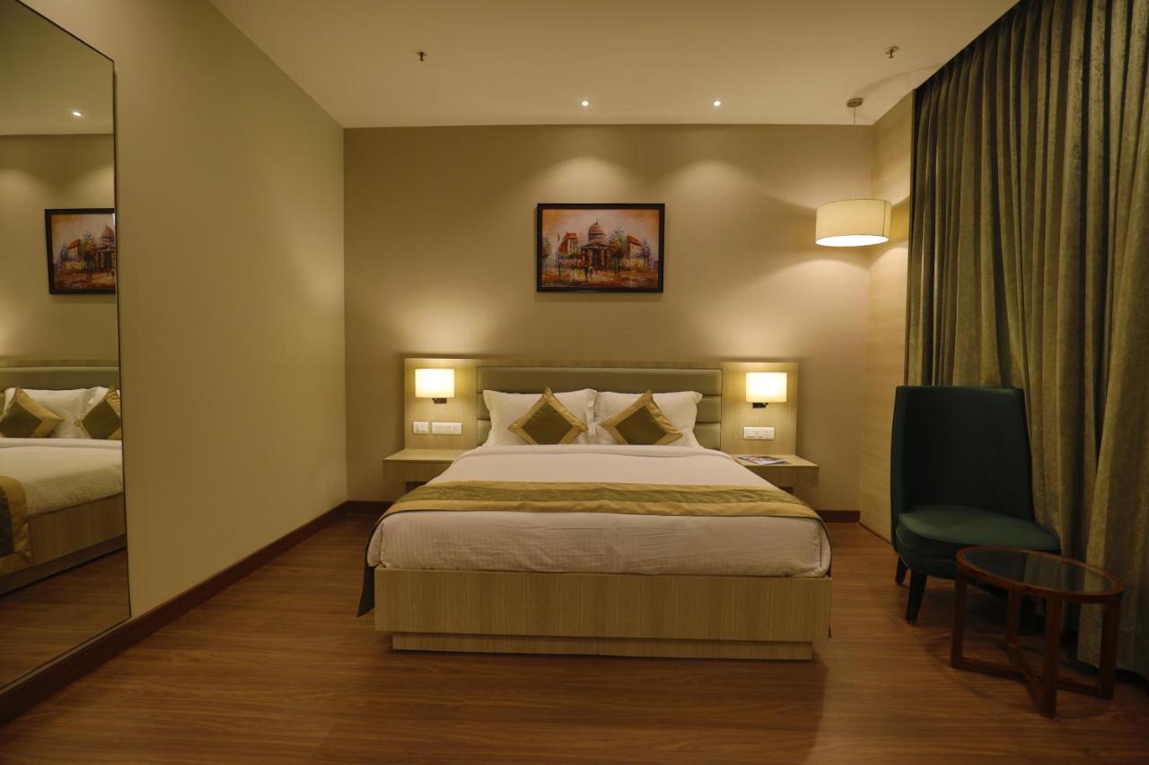 Goa Country Club Hotel Gurgaon Buitenkant foto