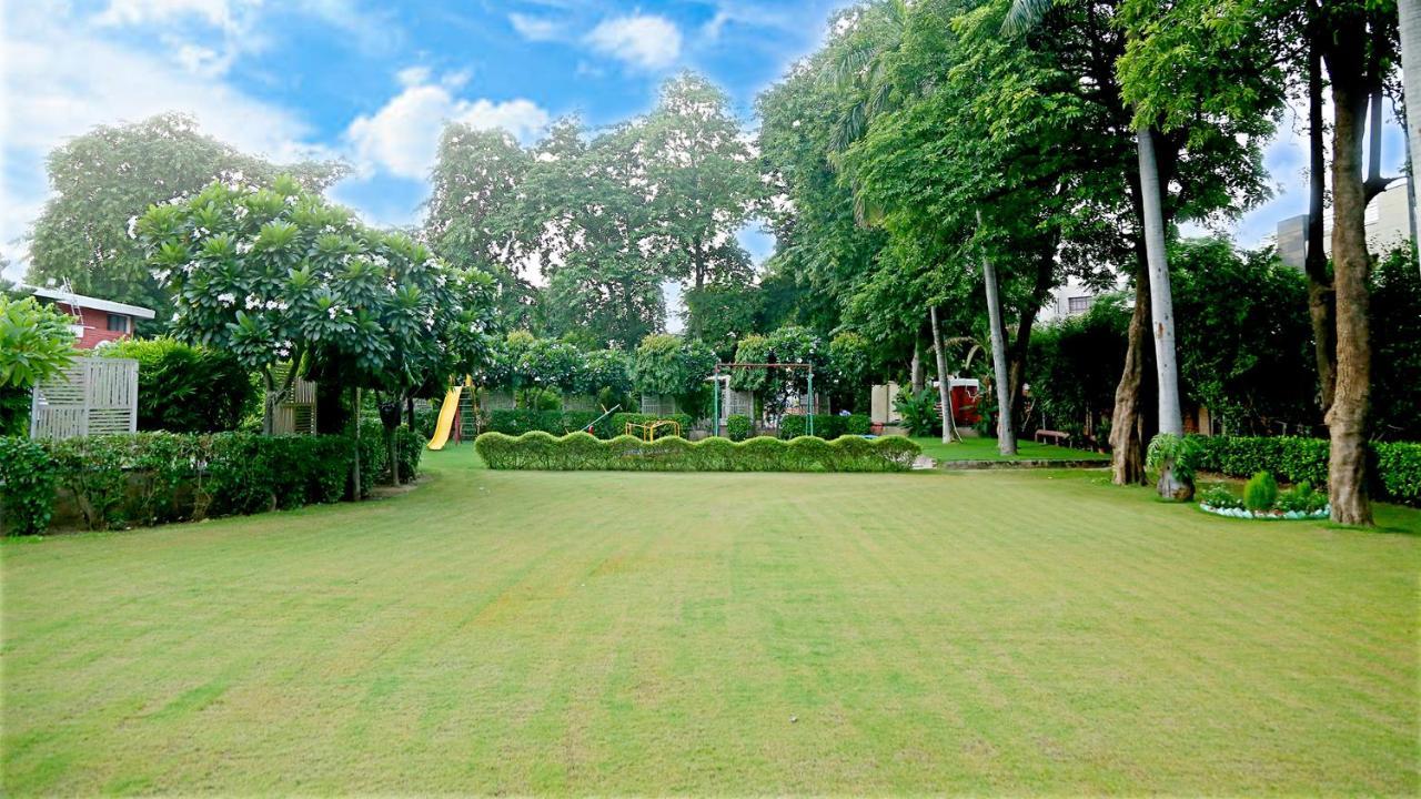 Goa Country Club Hotel Gurgaon Buitenkant foto