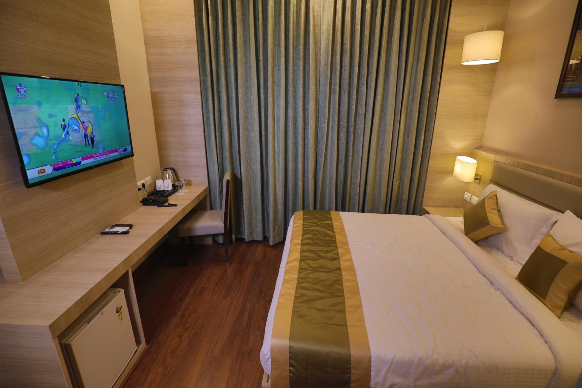 Goa Country Club Hotel Gurgaon Buitenkant foto