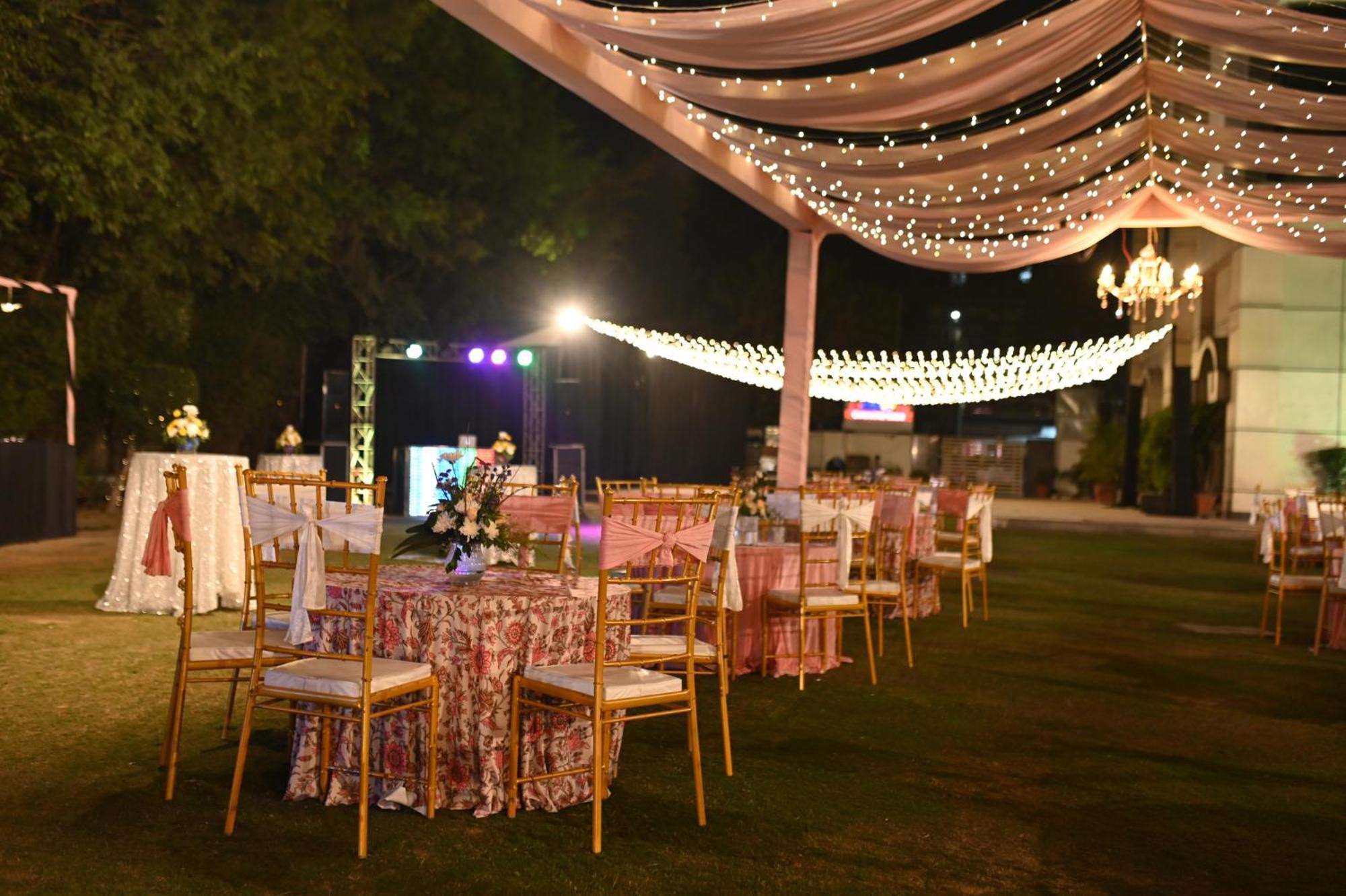 Goa Country Club Hotel Gurgaon Buitenkant foto