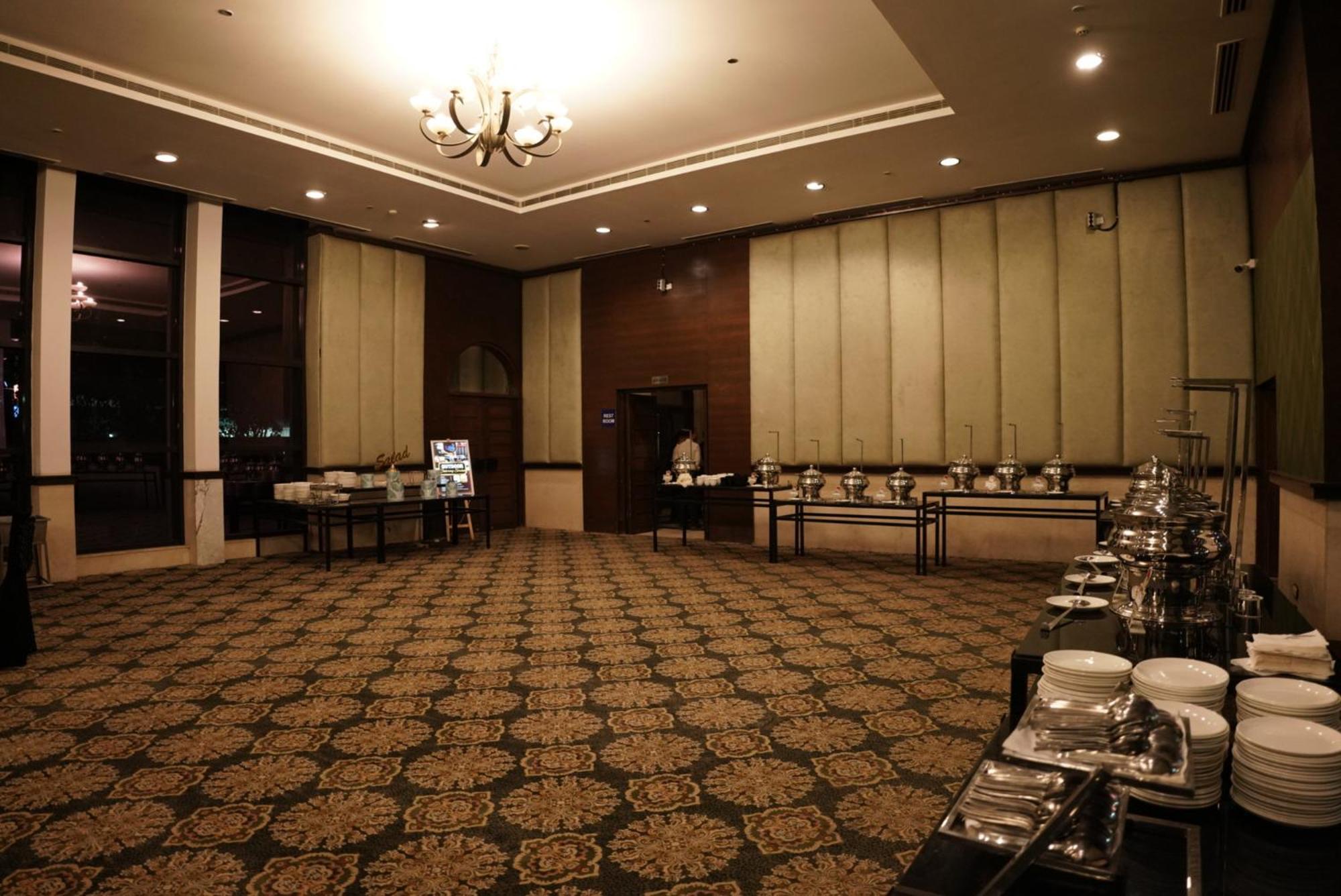 Goa Country Club Hotel Gurgaon Buitenkant foto