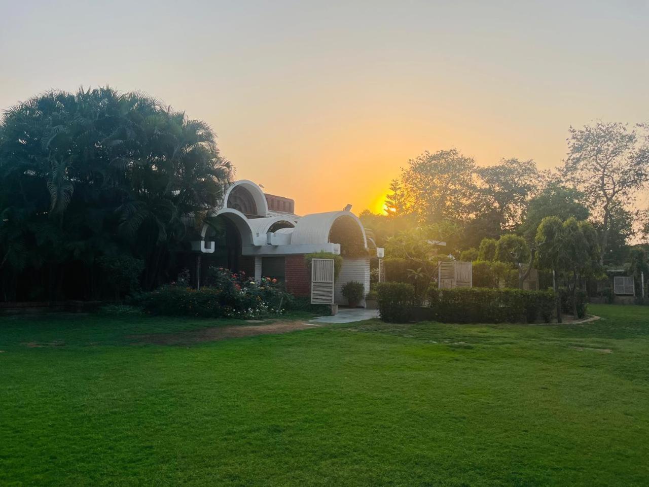 Goa Country Club Hotel Gurgaon Buitenkant foto